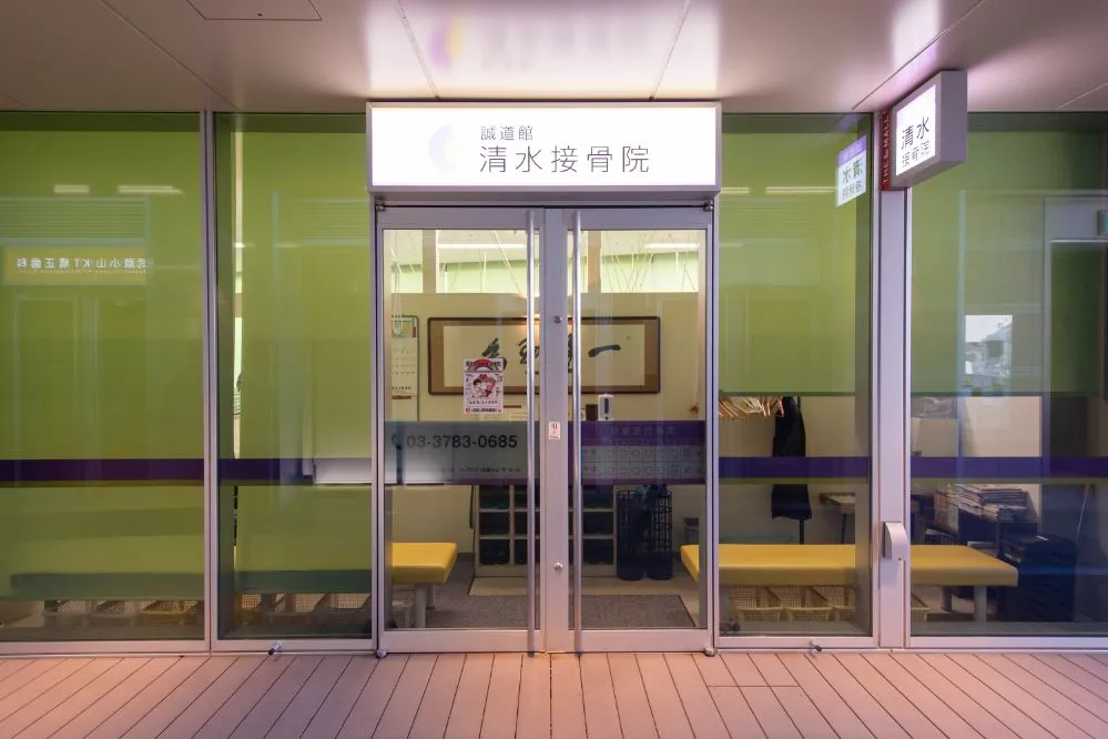 こちらが入り口です。ドアを開けてお入りください。